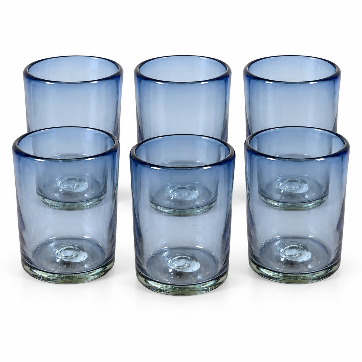 Set de 6 vasos de vidrio soplado azul humo MAREY de 250 ml sobre fondo blanco.