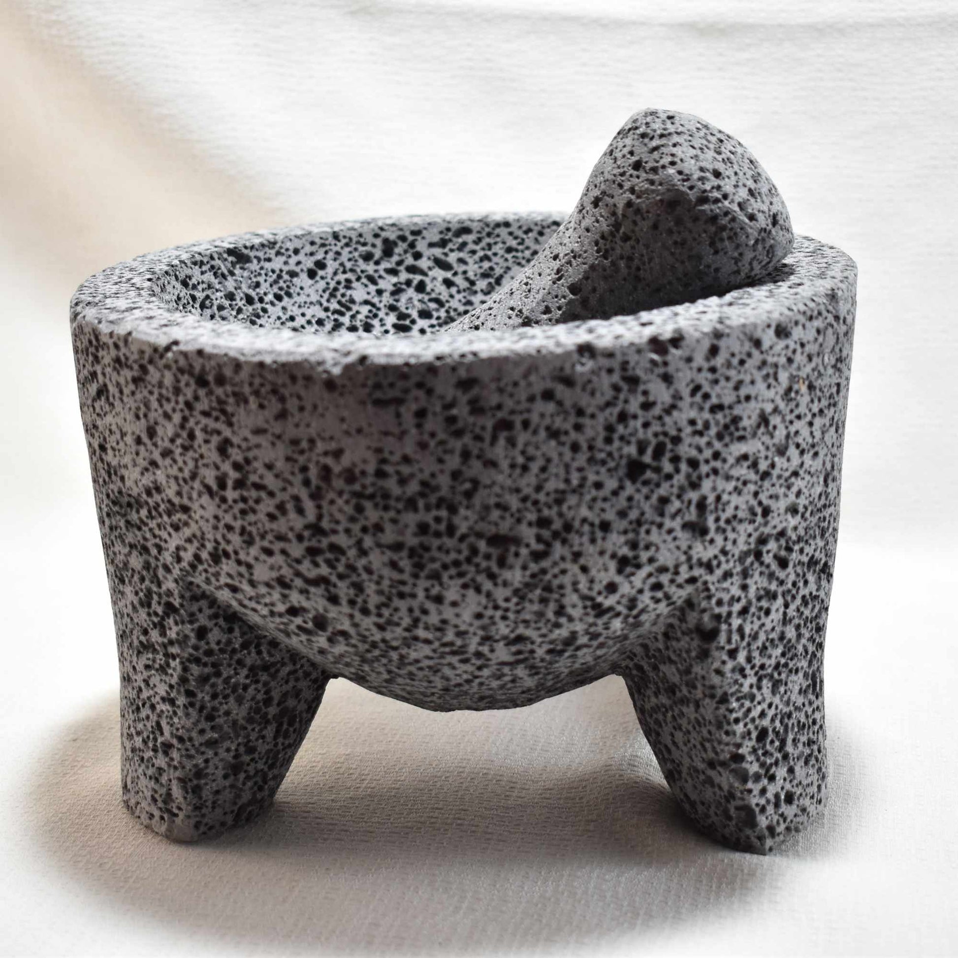 Molcajete de Piedra Volcánica | Hecho en Puebla, México | (20 cm. - 8" Diam.) - MAREY - Bowl