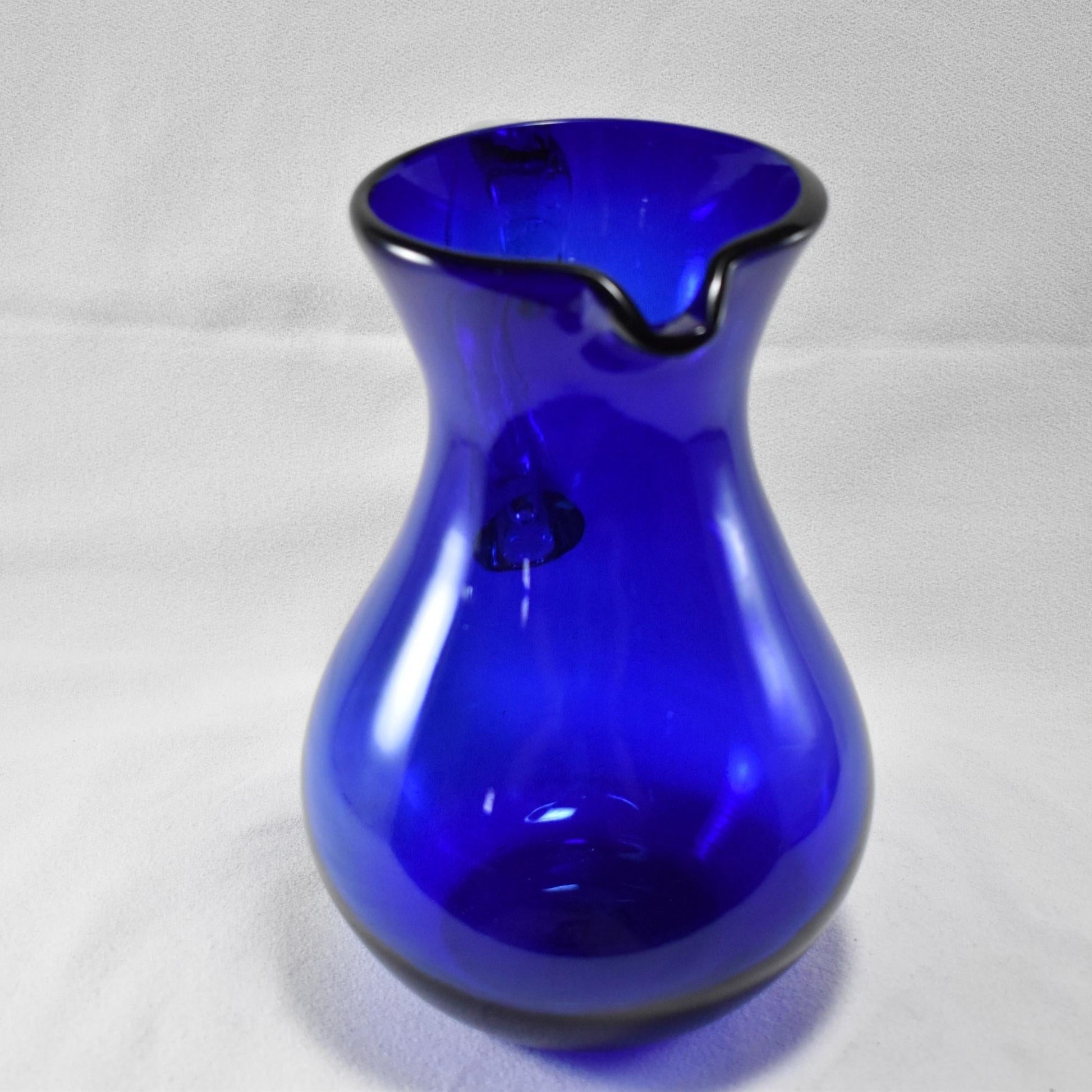 Jarra Pera para Agua de Vidrio Soplado Artesanalmente En México (Azul Cobalto, 2 Lt.) (Asa Natural) - MAREY -