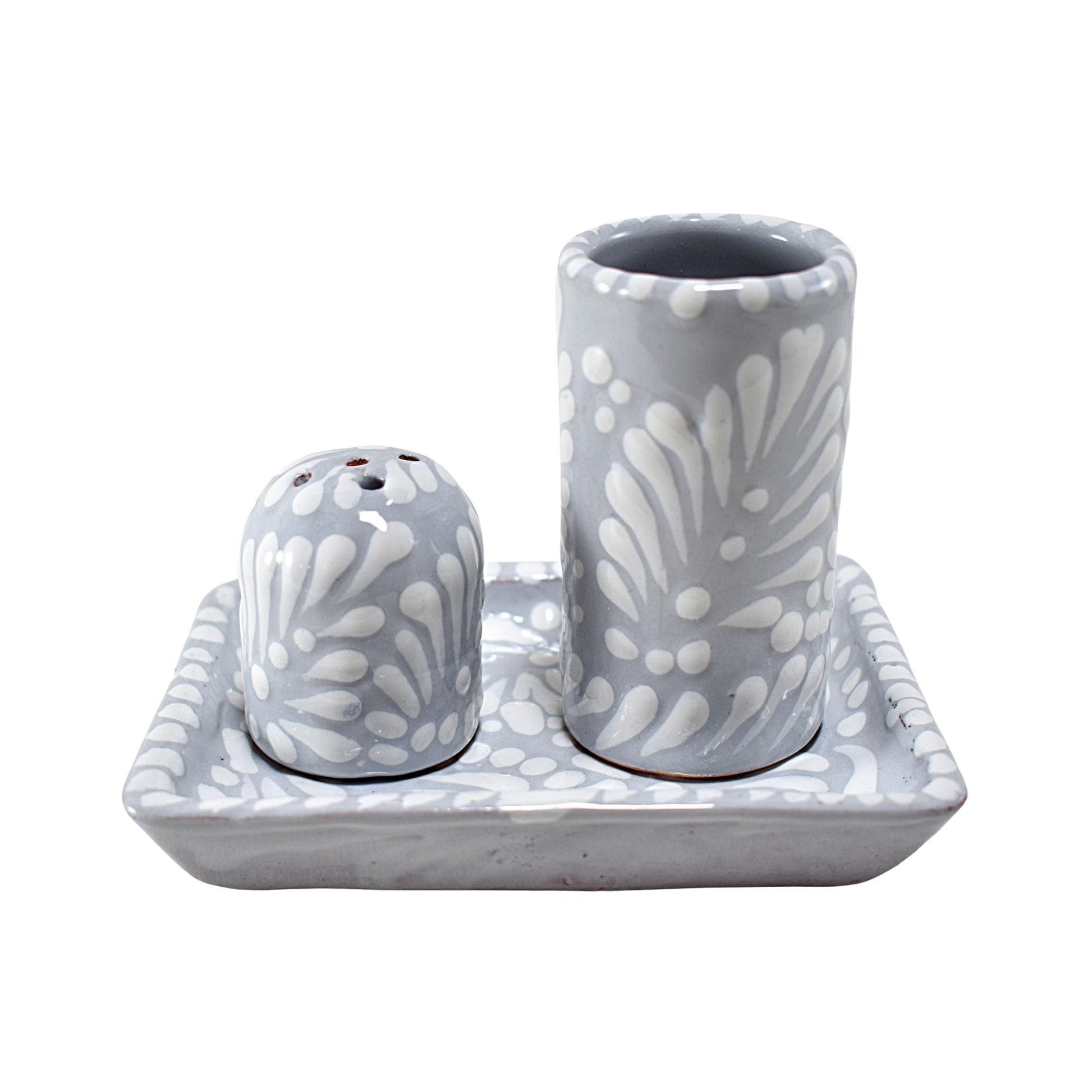 Set de Tequilero & Salero con Bandeja | Cerámica de Talavera Poblana (Gris Sobre Blanco, 2 Oz.) - MAREY -